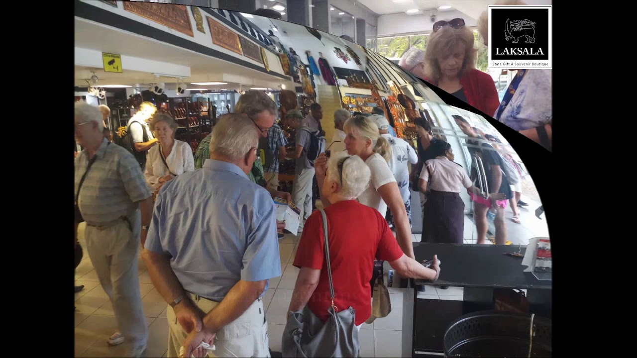 Passengers from the Queen Mary II flooded Laksala